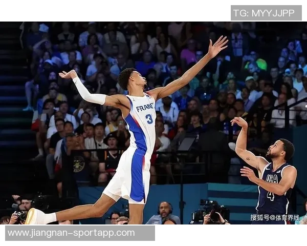 科塔半场表现惊艳7投6中收获13分11板2盖帽助球队掌控局势