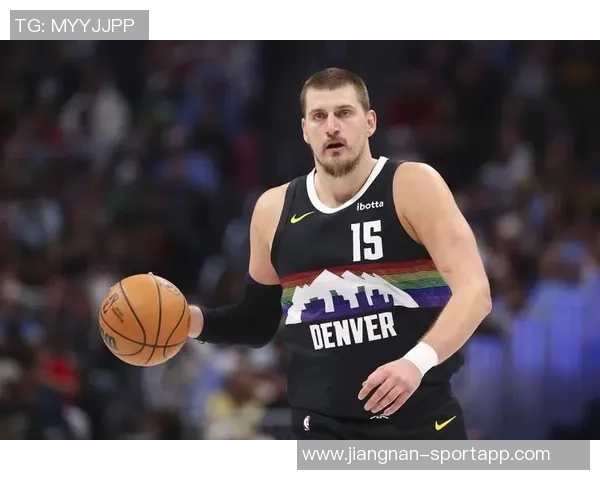 约基奇下半场状态低迷投篮命中率惨淡三分球更是颗粒无收 约基奇下半场状态低迷投篮命中率惨淡三分球更是颗粒无收