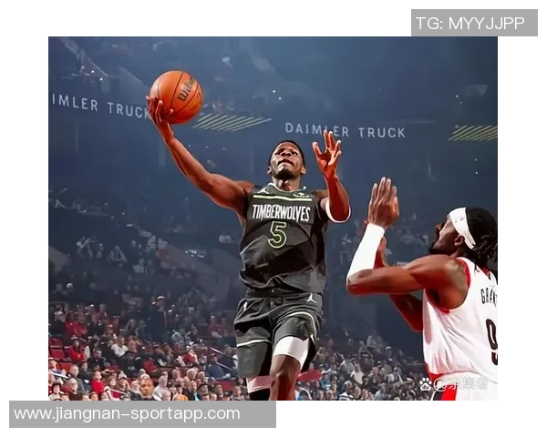 爱德华兹狂砍35分6板3助4断成最年轻三分先生展现超强投篮能力 爱德华兹狂砍35分6板3助4断成最年轻三分先生展现超强投篮能力